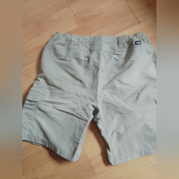 North Face Short Size Large - Picture 6 of 9
